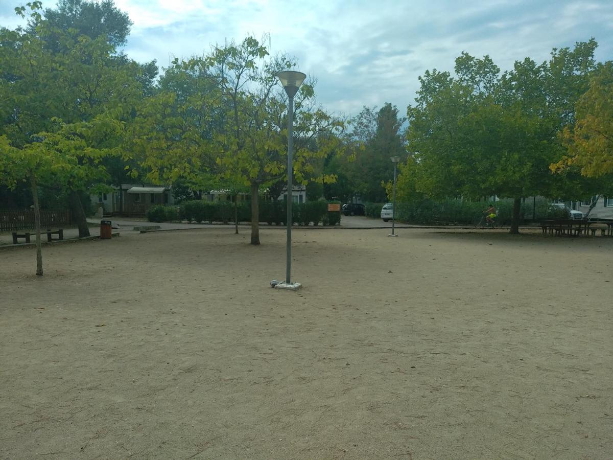 Camping Homair Domaine Des Iscles Mobil-Home Climatise 拉罗克当泰龙 外观 照片